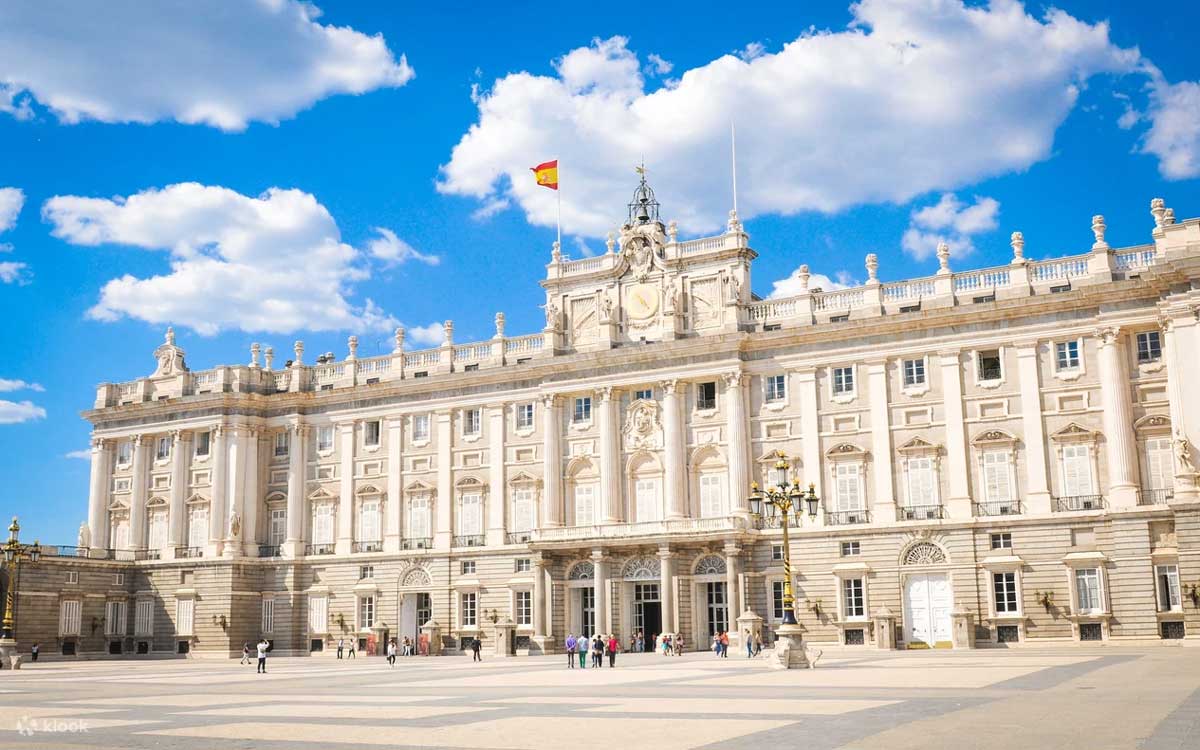 Cung điện Hoàng gia Madrid - Tây Ban Nha