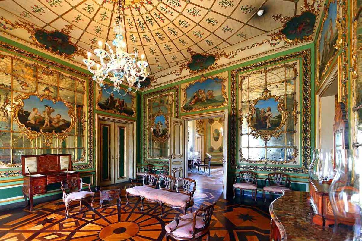 sàn gỗ hoa văn hình học trong Cung điện Quốc gia Queluz