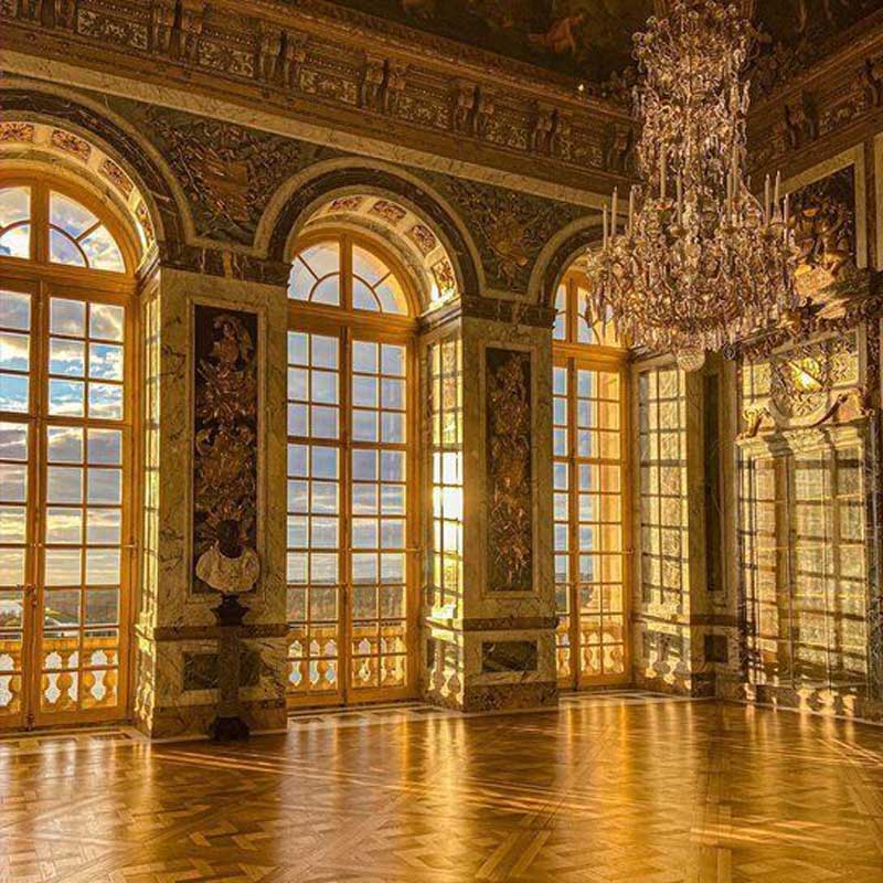 Ánh sáng kết hợp sàn gỗ versailles trong cung điện versailles